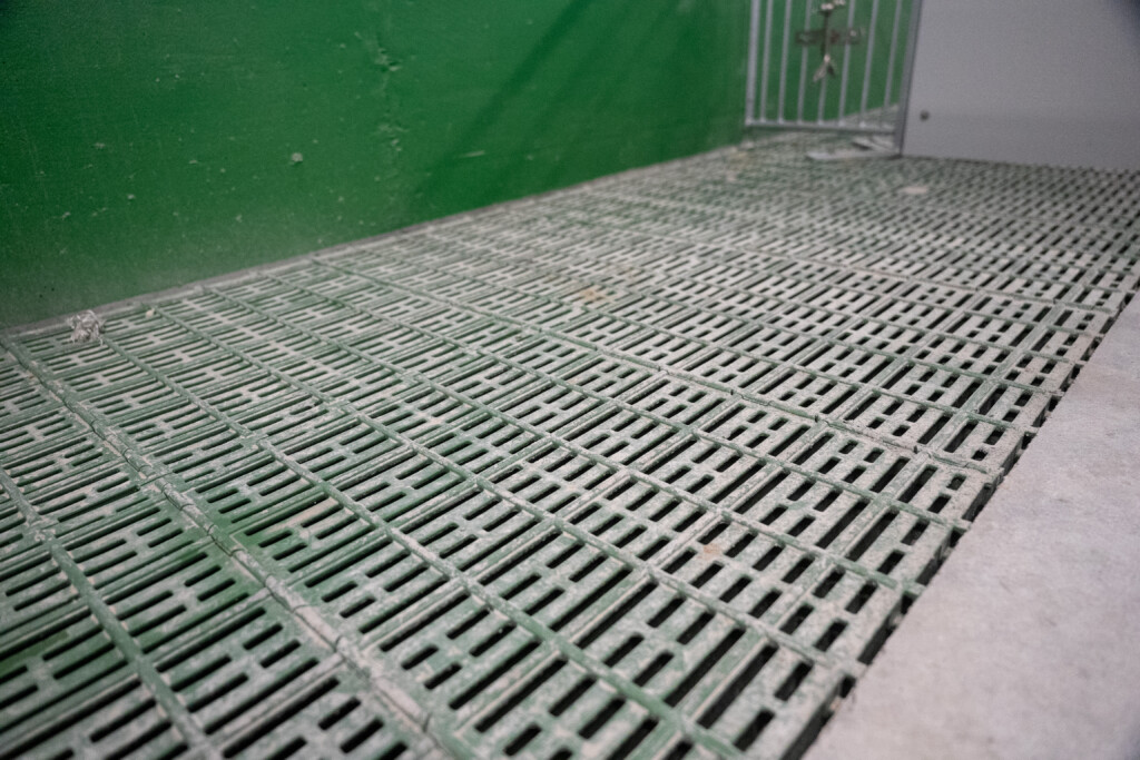 MIK plastrister under overbrusingsanlegget og drikkenipler