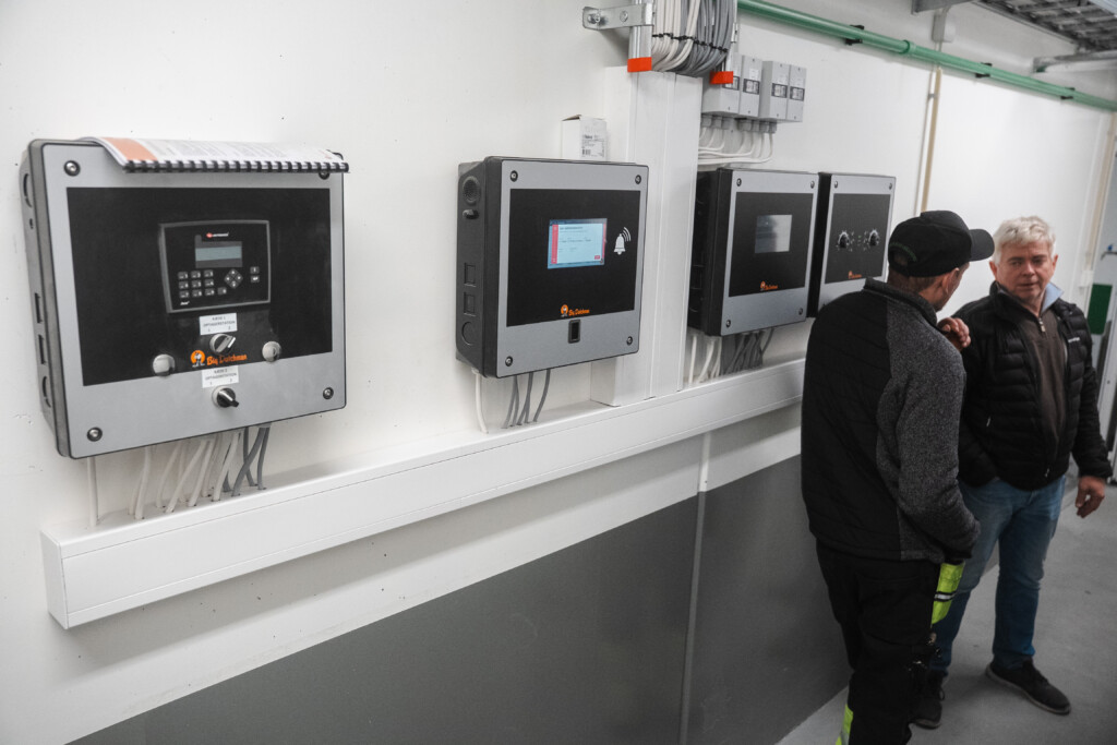 Lettvegger i betong for enkel og sikker montering av kabeltrekk og styringsskap hos Solveig og Svein Roar Nygaard. Lena i Østre Toten, januar 2026